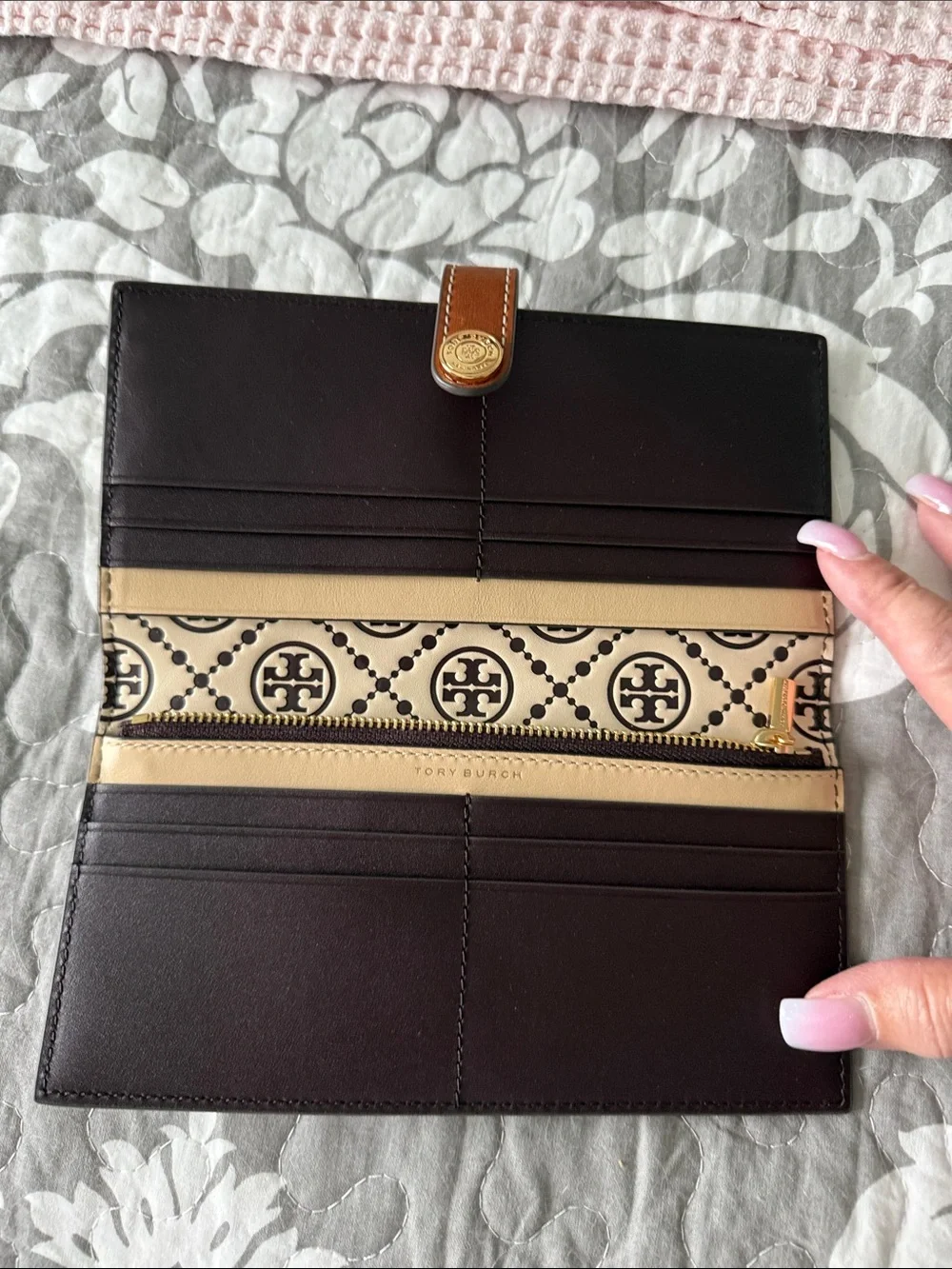 Tory Burch Burgundy and Cream Logo Continental Contrast Wallet NWOT
